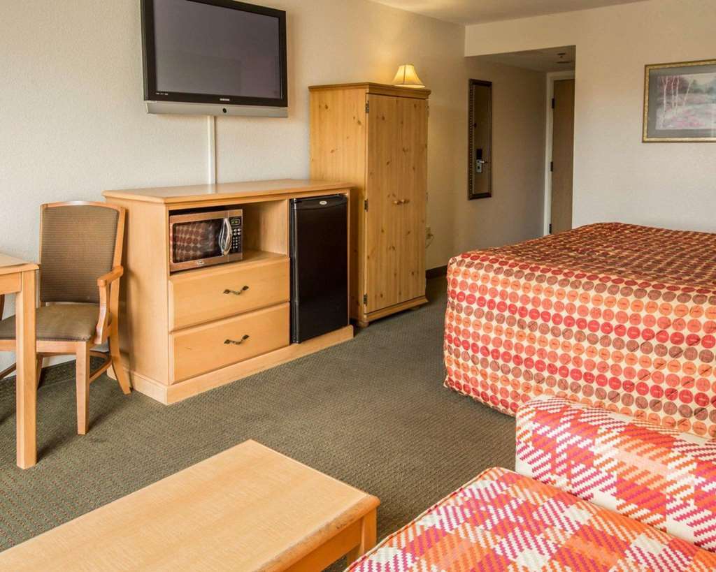 Rodeway Inn & Suites Near Outlet Mall - Asheville Room photo