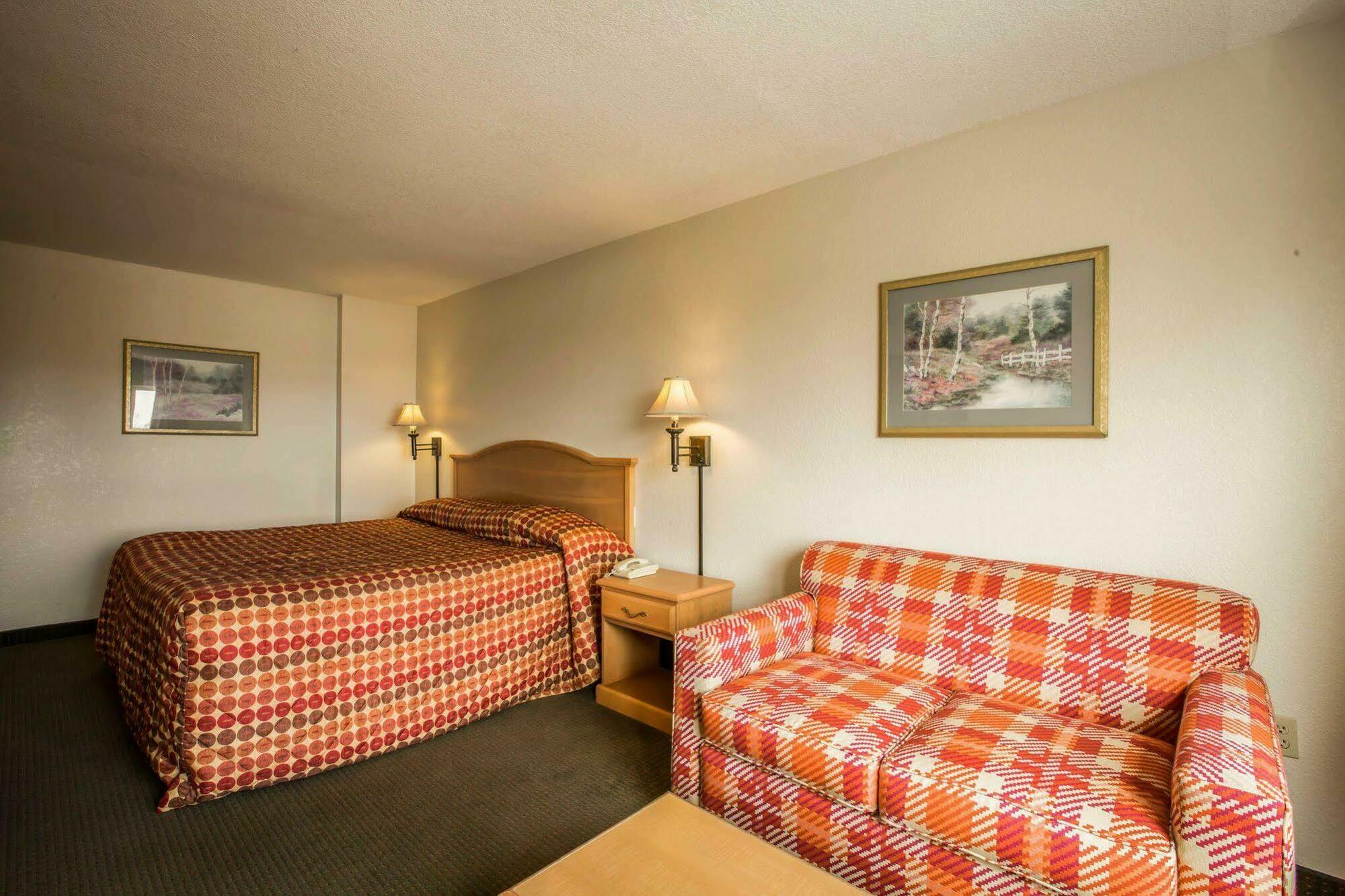 Rodeway Inn & Suites Near Outlet Mall - Asheville Exterior photo